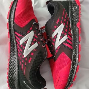 New Balance MTNTRCR1 Trail Running Shoes Red/Black/Silver Size 11 E
